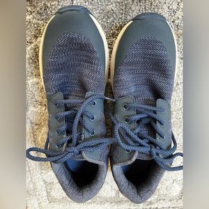 Pristine Amazon Essentials Blue Sneaker